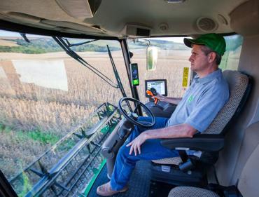 Vantagens dos Pilotos Automáticos em Equipamentos Agrícolas